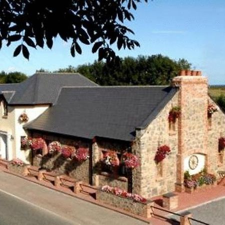 New Overlander Inn Penally Exterior foto