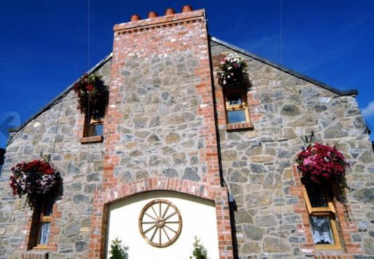 New Overlander Inn Penally Exterior foto