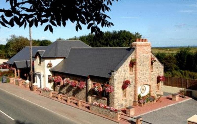 New Overlander Inn Penally Exterior foto