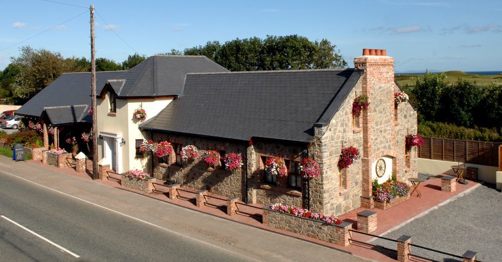 New Overlander Inn Penally Exterior foto
